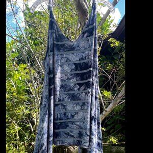Seven7 Sharkbite hem tank top